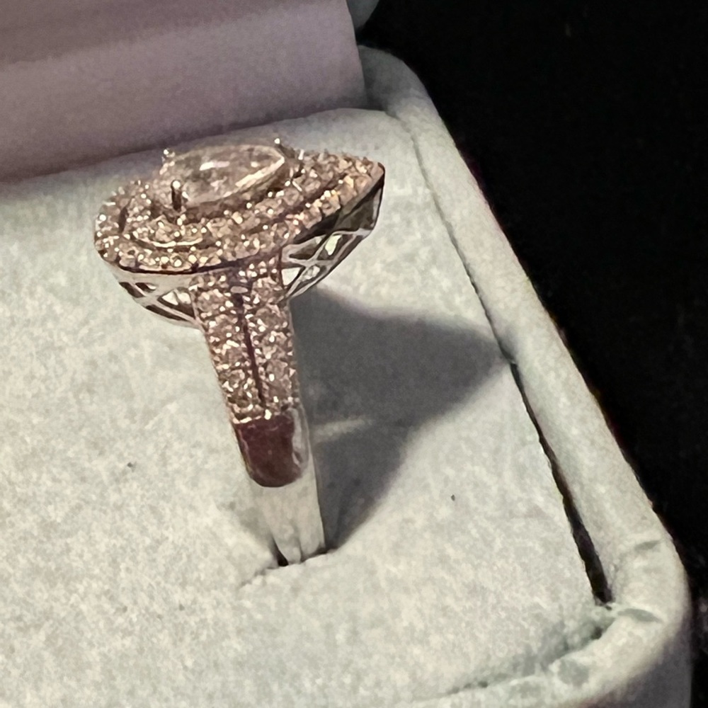 Teardrop Ring šš - Picture 2 of 2